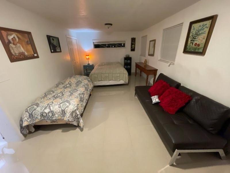 אוקיצ'ובי Rim Canal Cottage 'Yellow House' With Canal Views & Boat Dock Cottage מראה חיצוני תמונה